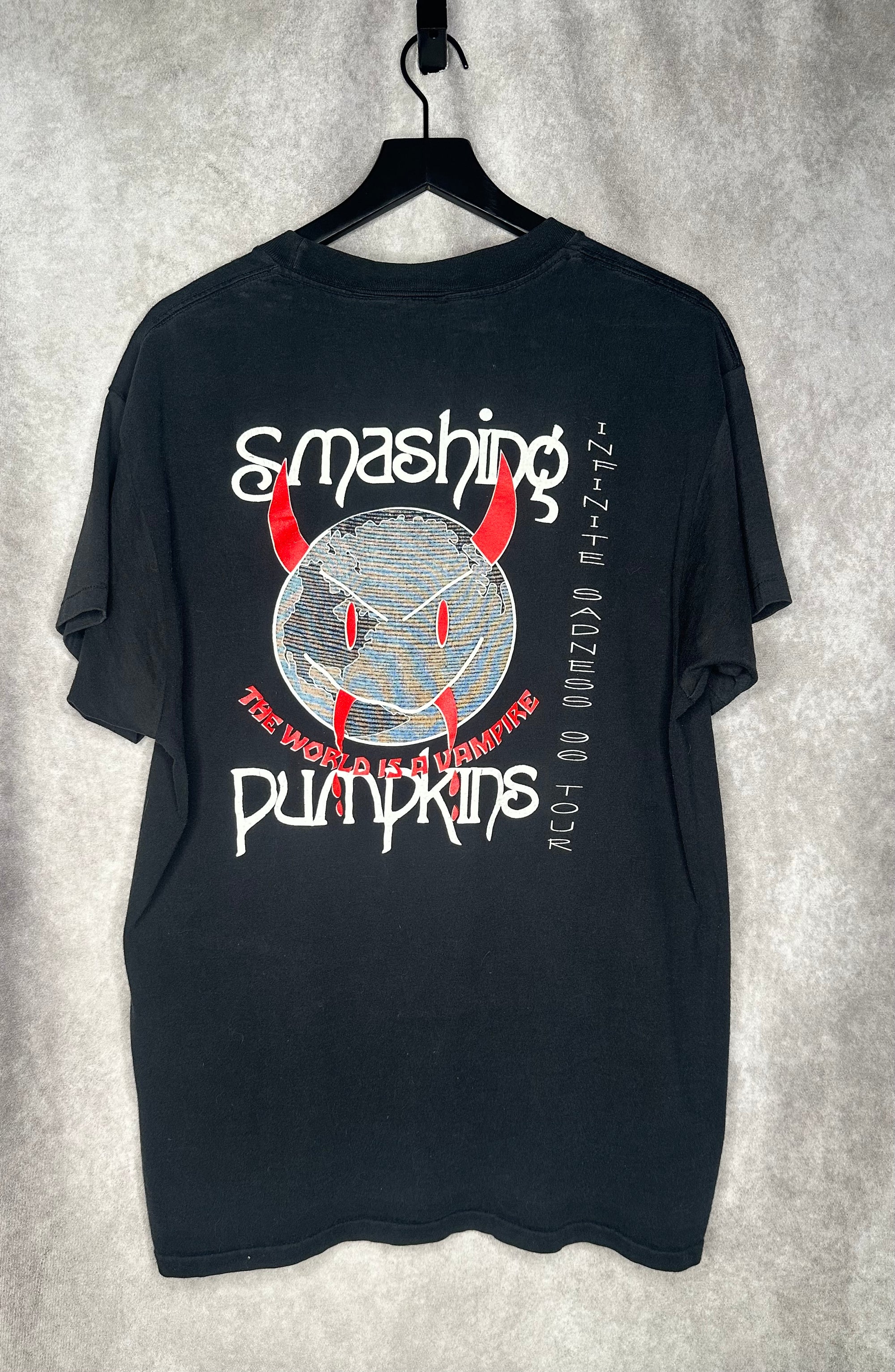 SMASHING PUMPKINS THE WORLD IS A VAMPIRE INFINITE SADNESS PARKING LOT BOOTLEG