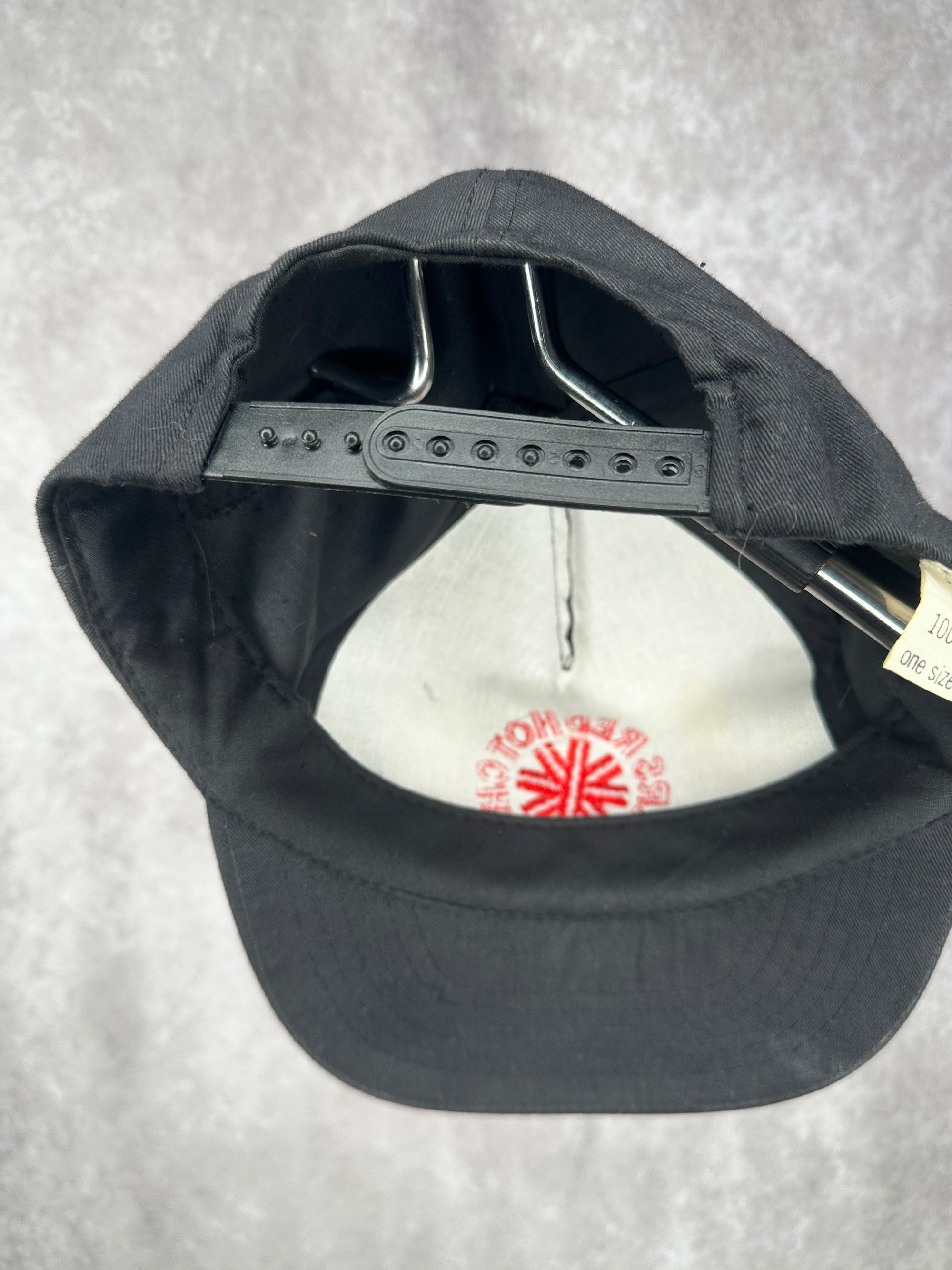 RED HOT CHILI PEPPERS RED LOGO HAT